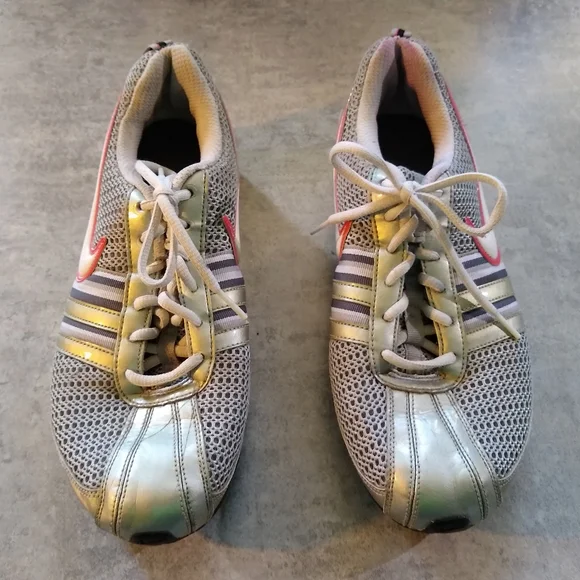 Nike - Picture 3 of 5